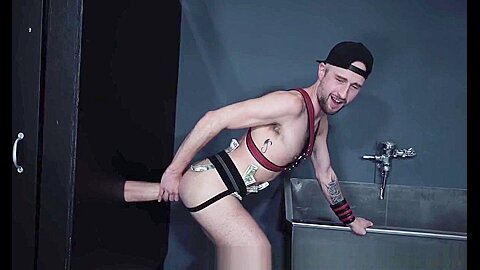 Glory Hole Fisting – ClubInferno