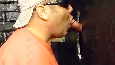 ENGULFING A ABSOLUTELY ANONYMOUS BOYFREND AT GLORYHOLE