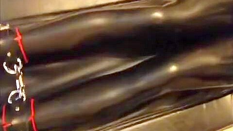 Rubberpup massaged.